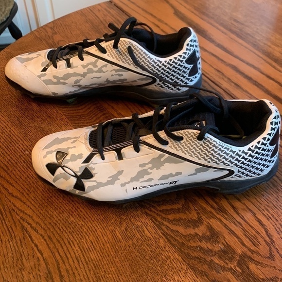 UNDER Armour white and black Deception cleats - Picture 1 of 11